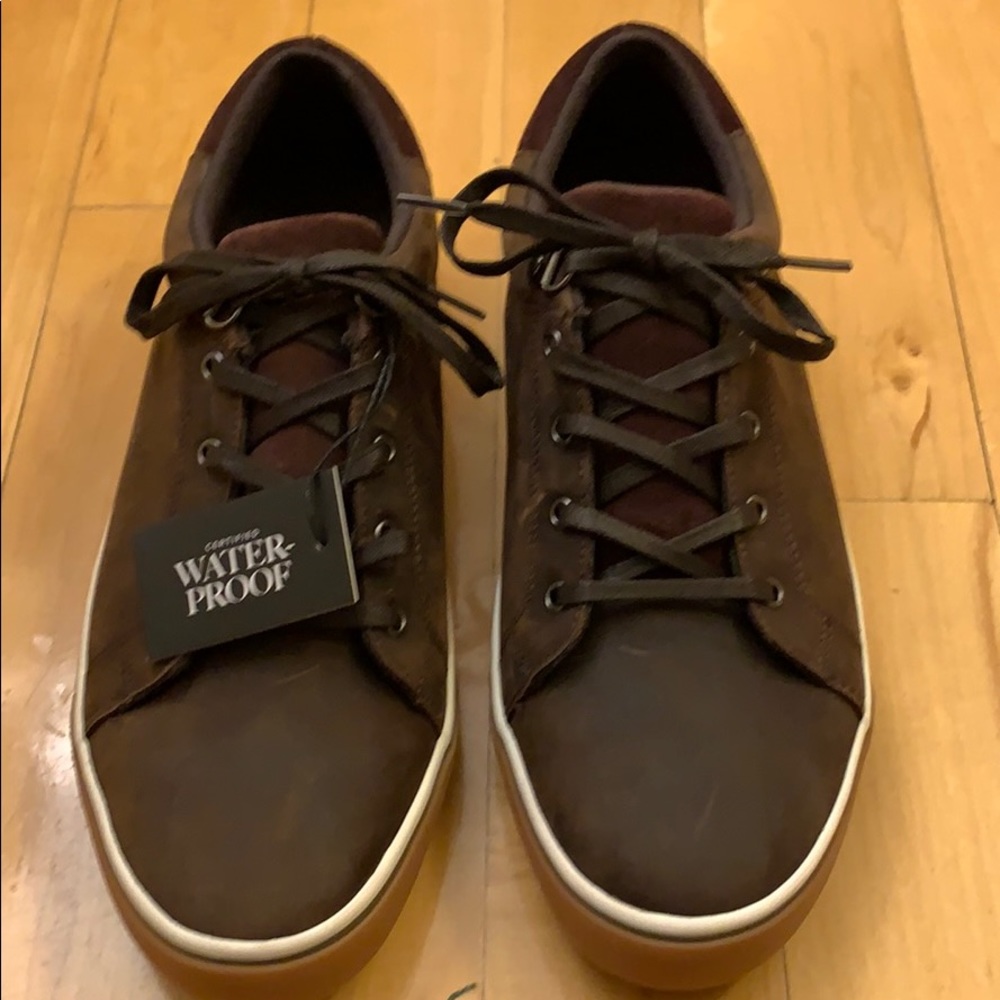 New UGG men’s water proof leather sneaker.